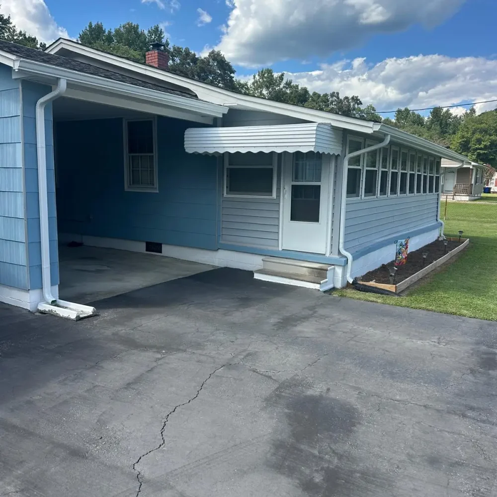 Seamless gutter installation virginia home