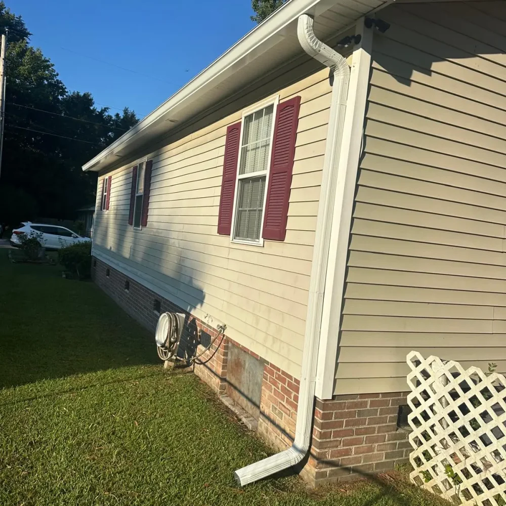 Seamless gutter installation Chesapeake home