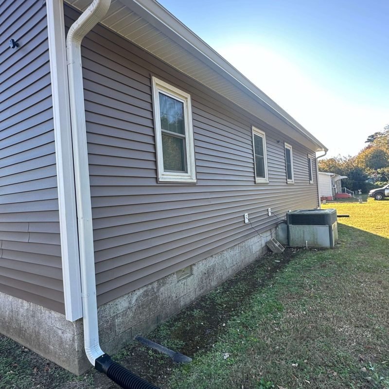 downspout with splash protection